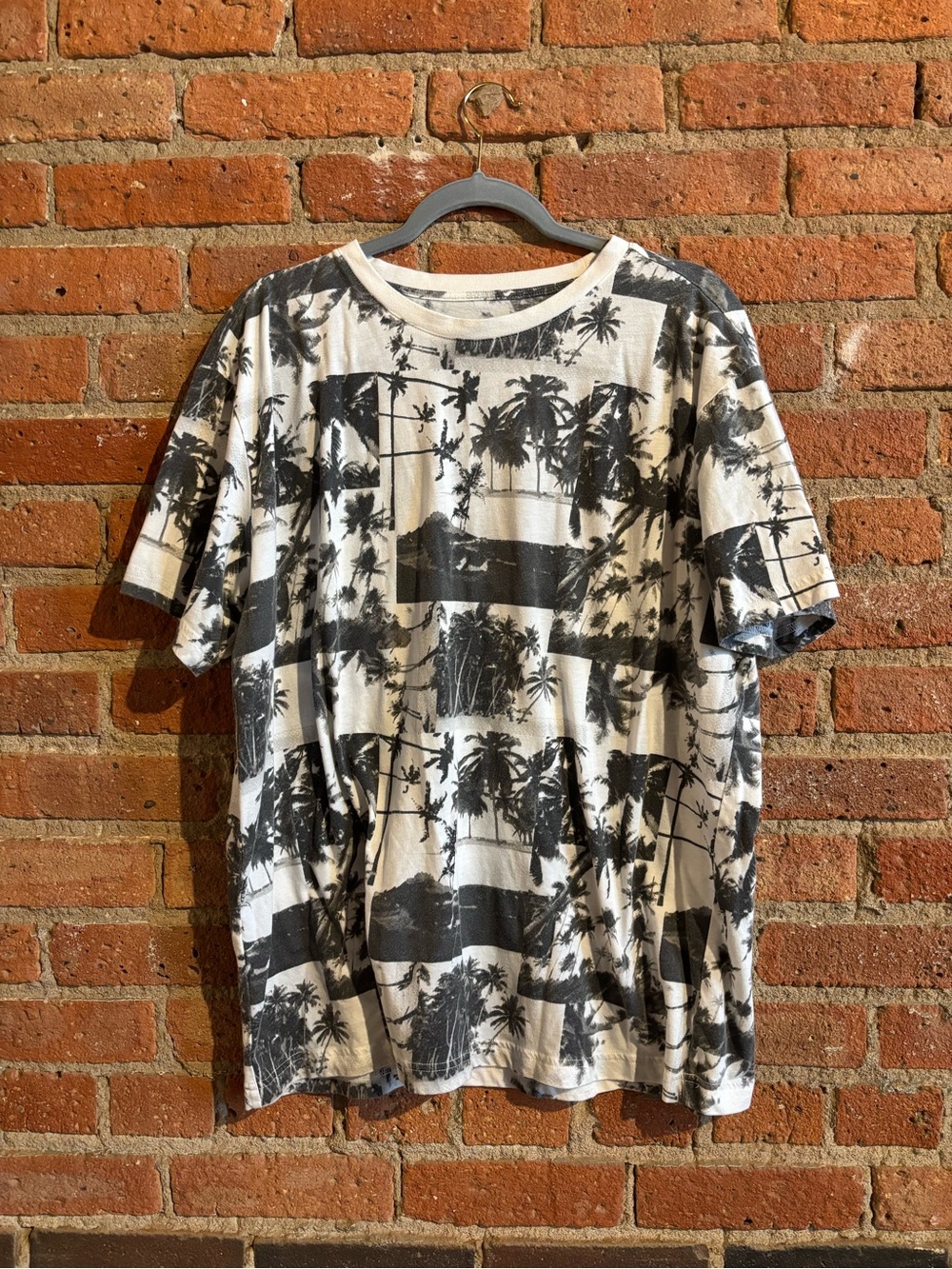 Men's Black & White Palm Print Crew Neck T-Shirt